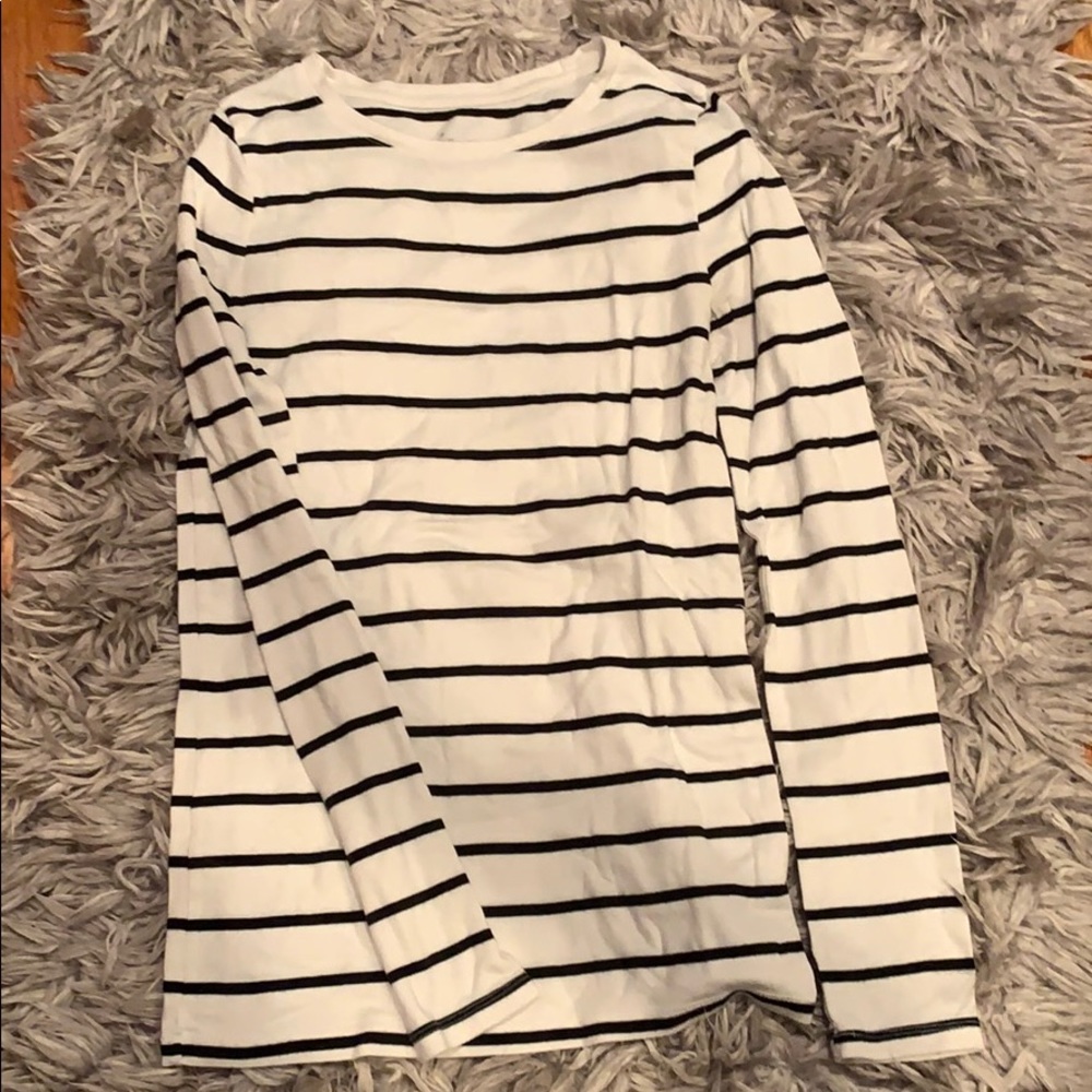 Black & white stripped long sleeve shirt